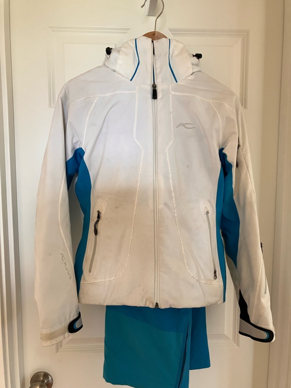 KJUS Size 4 White/Teal Ski Jacket and Pants - Only $125. Similar to Bogner
